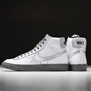 Nike - Blazer Mid '77 Classics Emb in White, Smoke Grey & Black - size 10.5